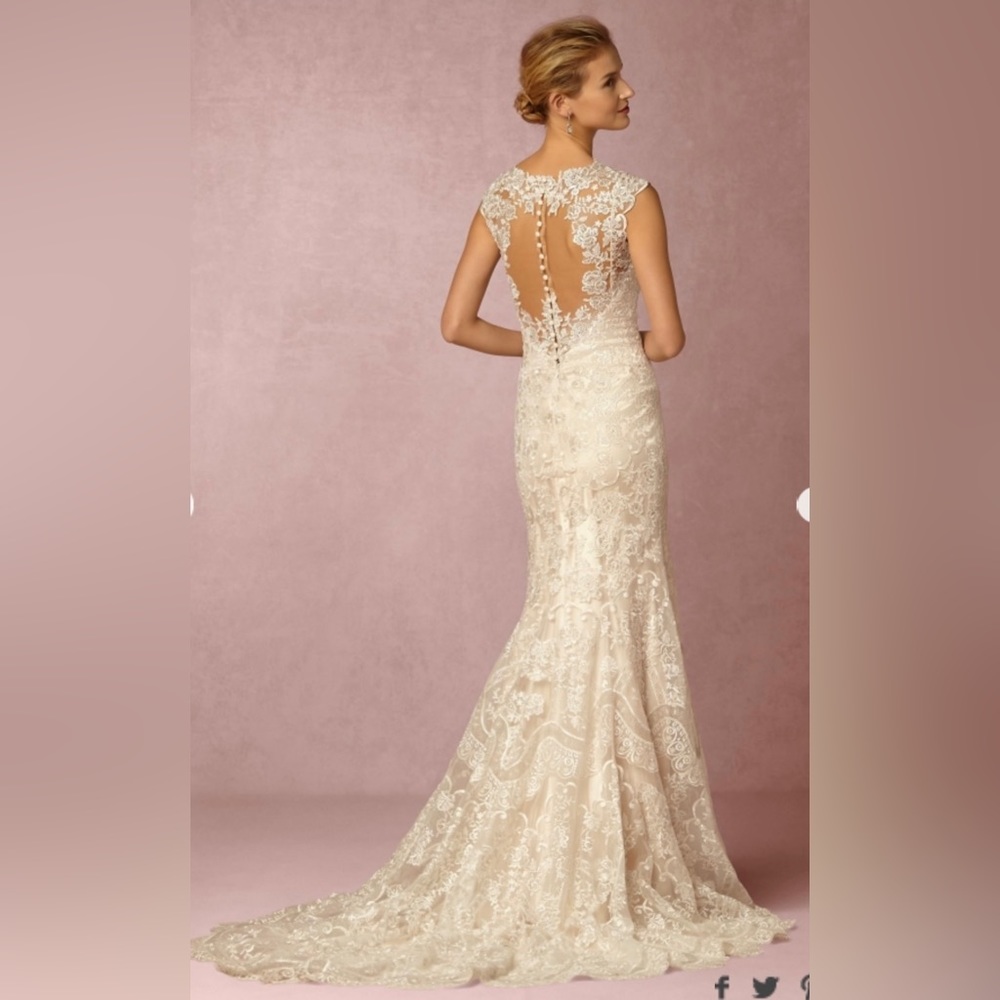 Elegant Lace Wedding Dress in Cream